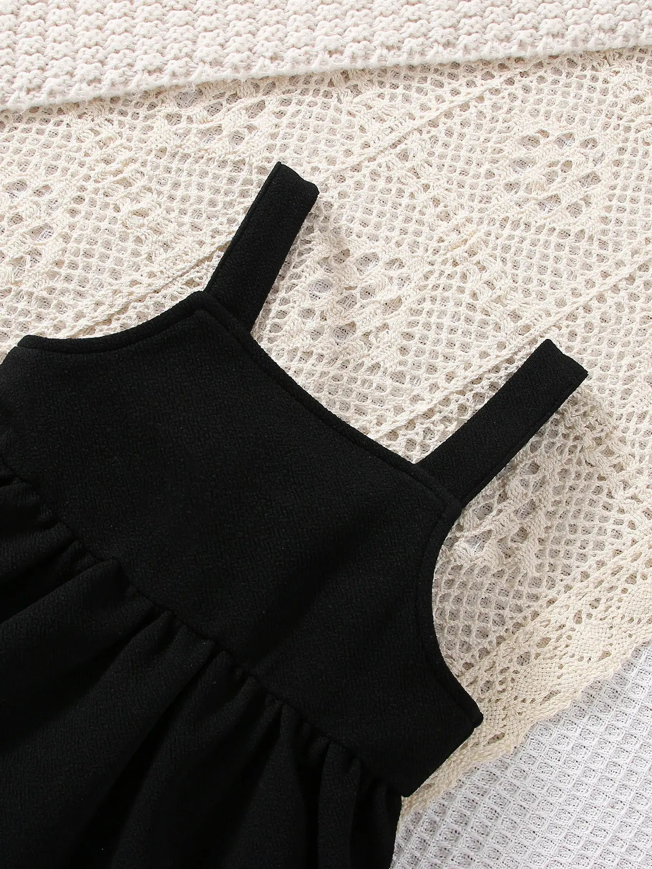 Perfect gift for baby girls – 2-piece long sleeve top and strap skirt outfit