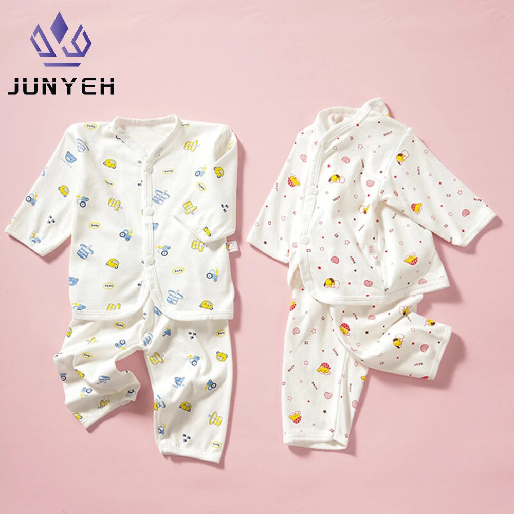 Newborn cotton outfit – long sleeve top and pants set for 0–3 months